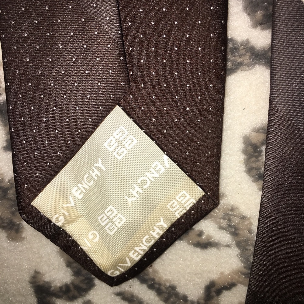 Givenchy - Picture 4 of 4